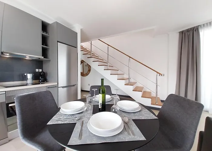 Ma Estates Denebola 2 アパート