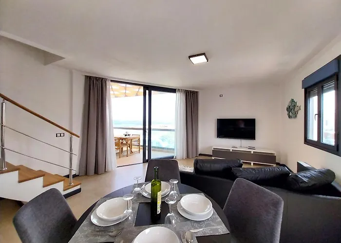 アパート Ma Estates Denebola 2 *